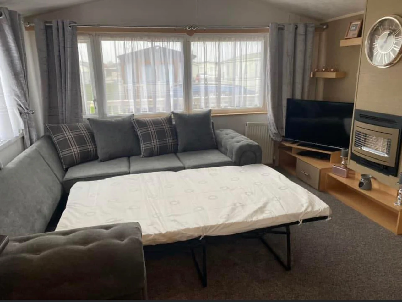 Verona Fernando Corner Sofa Bed Scatter Back Sleeper Grey - Image 5